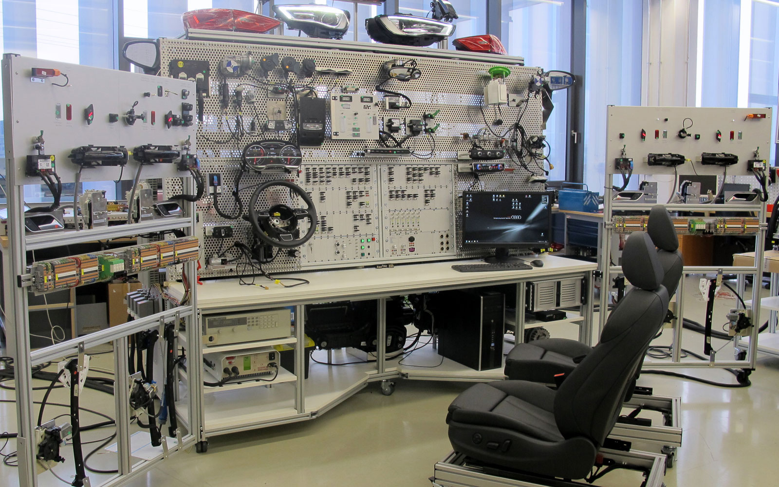 Construcción de un vehículo de laboratorio para la medición de las corrientes de reposo y de funcionamiento, así como las pruebas de dispositivos de control (fuente: BFFT Gesellschaft für Fahrzeugtechnik mbH) 